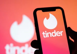 Jugé coupable d’avoir trompé 19 femmes rencontrées sur Tinder.