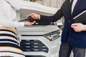 Qui pourra bénéficier du nouvel avantage fiscal pour l’achat d’une voiture ? Ce que prévoit réellement l’article 55 après son adoption