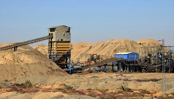 فقد بلغ إنتاجها في 2024 حوالي 3.3 ملايين طن، ما يضعها في المرتبة الخامسة عربياً والعاشرة عالمياً