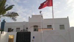 سفارة تونس بالدوحة تعلّق الخدمات القنصلية مؤقتا